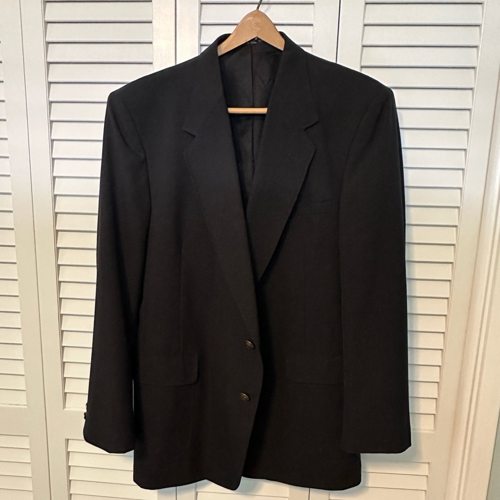 EUC Towncraft Men’s black blazer with gold buttons.